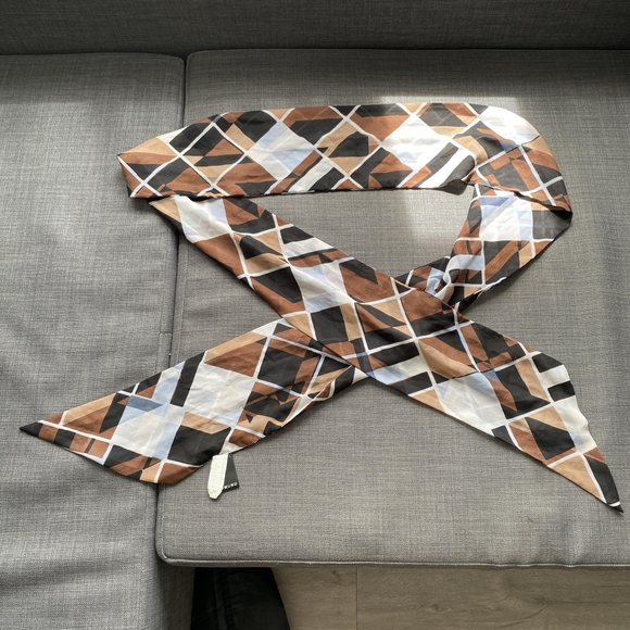 NWOT Le Chateau Geometric Skinny Scarf - Picture 5 of 8